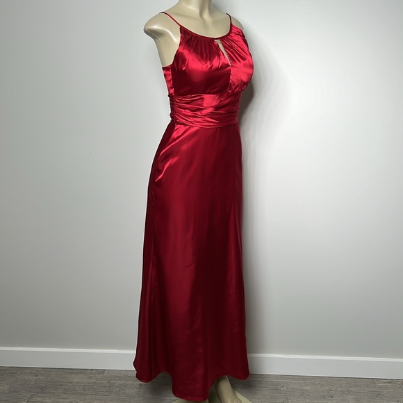 Belsoie US size 6 red satin gown - Picture 3 of 6